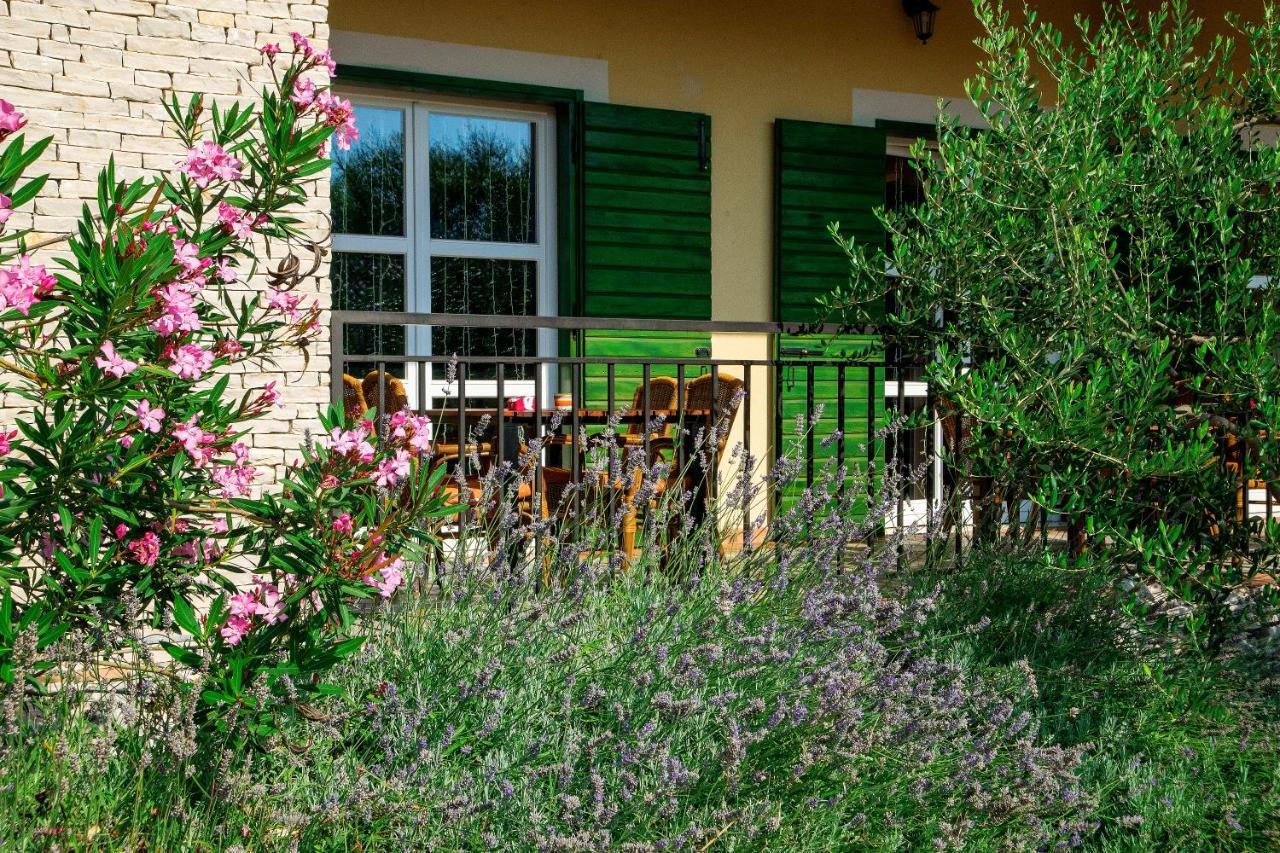 Hotel Vrata Krke Lozovac Exterior photo